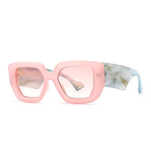 Gafas <span class=keywords><strong>de</strong></span> <span class=keywords><strong>sol</strong></span> transparentes <span class=keywords><strong>con</strong></span> montura gruesa para mujeres y hombres, nuevas <span class=keywords><strong>lentes</strong></span> <span class=keywords><strong>con</strong></span> <span class=keywords><strong>filtro</strong></span> <span class=keywords><strong>de</strong></span> luz azul, monturas ópticas <span class=keywords><strong>de</strong></span> plástico, gafas <span class=keywords><strong>de</strong></span> <span class=keywords><strong>sol</strong></span> <span class=keywords><strong>con</strong></span> protección <span class=keywords><strong>UV</strong></span> - Product Image 3