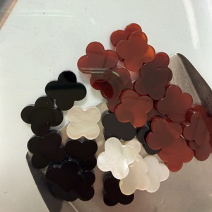 ขายส่งจากโรงงาน หินอาเกตสีแดง อาเกตสีดำ เปลือกหอยสีขาว รูปทรงดอกไม้ - Product Image 3