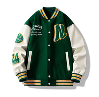 Blouson universitaire personnalisé en mélange de laine américaine avec broderie de serviette sur la manche, col montant, doublure polaire et rembourrage pour homme