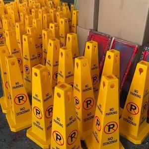 Cono de señalización de prohibido estacionar de 70 cm de altura, de plástico, para estacionamientos y plazas, estilo estándar. - Product Image 1