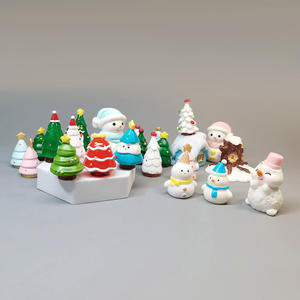 Figuritas de árbol de Navidad Kawaii de Año Nuevo, abalorios de resina, manualidades, miniaturas de jardín, llavero, caja de Navidad, decoración de invierno para el hogar - Product Image 1
