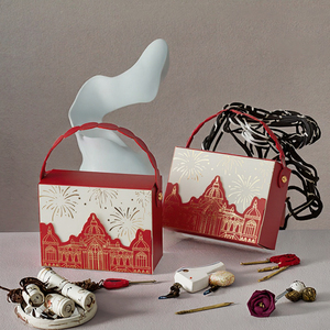 Boîte cadeau élégante avec motif de château de feux d'artifice doré en relief, boîte cadeau en papier pliable pour les cadeaux de fête - Product Image 2