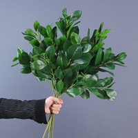 Foglie di eucalipto simulate in stile nordico per decorazioni di ringraziamento per matrimonio domestico