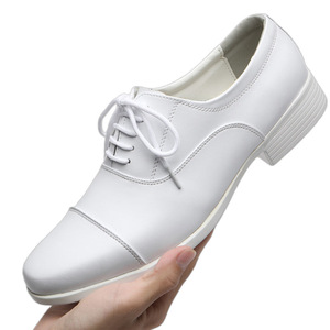 Zapatos de vestir de cuero blancos y negros para hombre, para bodas, ropa formal, primavera, otoño, con cierre de un solo botón. - Product Image 5