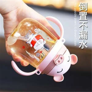 Botella de agua con diseño de cerdito para niños, con asas dobles y pajita, para niños de 1 a 2 años, material PP - Product Image 3