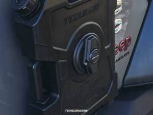 Jerrycan para puerta todoterreno de 9L, soporte de montaje de bisagra para puerta de combustible, 2,5 galones para Jeep Wrangler JK JL 4XE Gladiator JT 4x4, accesorios - Product Image 6