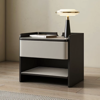 Table de chevet en cuir italien cousu, bois massif, design moderne, avec revêtement en feutre, sans poignée