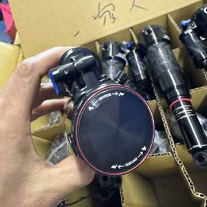 Amortiguador Trasero de Suspensión Neumática de Conexión Rápida SUPER Deluxe SEL+ RockShox de 205x65 para Eje - Product Image 3