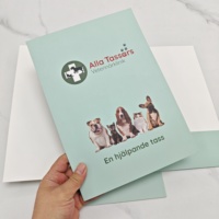 Carpeta de Presentación Plegable Mate Reciclable OEM, Personalizada con Logotipo, Icono de Redes Sociales, Impresión A4, Portafolletos para Clínica Veterinaria