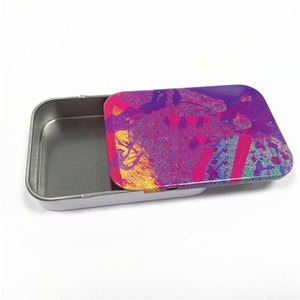 Estuche Metálico Personalizado con Relieve para Guardar Cigarrillos, con Dos Botones y Protección Infantil - Product Image 4