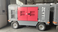 Compresseur d'air à vis portable lubrifié diesel 650cfm 18 bars avec pompe et moteur, 4 roues, refroidissement par air, composants PLC