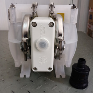 Pompe à diaphragme pneumatique Wilden P1/PPPPP/TNU/TF/KTV avec diaphragme en PTFE, polypropylène Wilden - Product Image 4