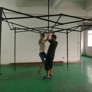 <span class=keywords><strong>Tenda</strong></span> Pubblicitaria per Esterni Diretta dalla Fabbrica, Gazebo Pieghevole a Quattro Angoli, <span class=keywords><strong>Tenda</strong></span> per Fiere in Acciaio Nero e <span class=keywords><strong>Oro</strong></span> con Stampa - Product Image 2