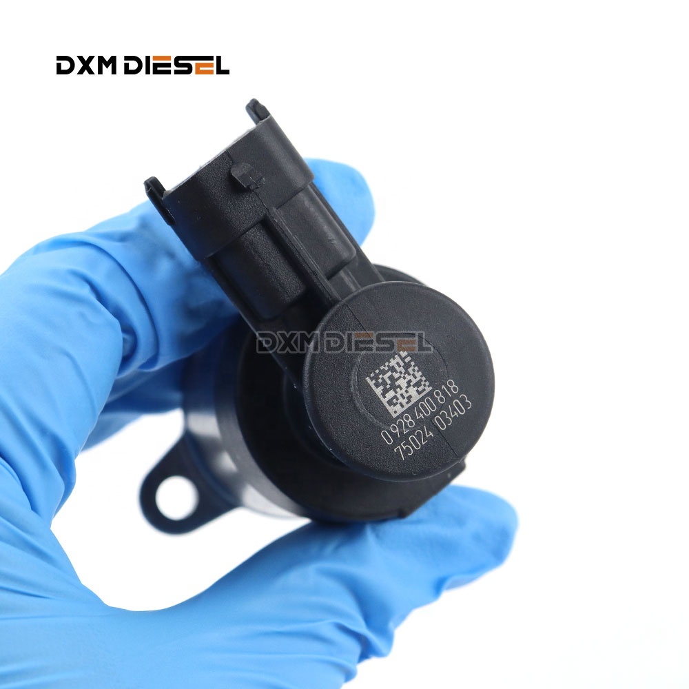 【D478】専用出品（画像2枚） PREMIUM ZONE 角型マスターシリンダーキャップ レッド｜株式会社