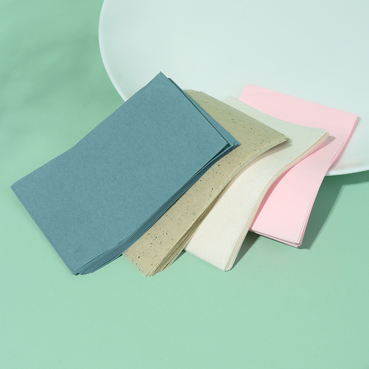 80/90pcs OEM Soft Comfort Linen Pulp Oil Absorbing Sheet Colorful Portable Pocket Oil Blotting Paper Oil Absorbing Facial Clean