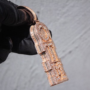 Pendentif Hip Hop en or plaqué or de qualité supérieure avec diamants, idéal pour les fêtes d'anniversaire et les réceptions de mariage, disponible à un prix avantageux - Product Image 4