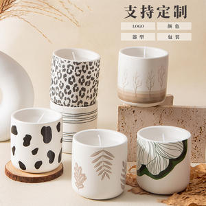 Bougeoir cylindrique minimaliste en céramique blanche, style décalcomanie, vide et rechargeable, design nordique, prêt à offrir - Product Image 2