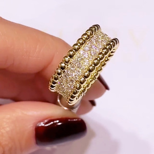 Anello con Bordo Perlato per Donne, Gioiello da Dito Minimalista ed Elegante alla Moda - Product Image 3