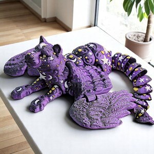 Figura de León Cósmico Creativo Impresa en 3D, Juguete para Niños con Alas y Articulaciones Móviles - Product Image 1