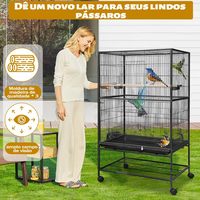 Grande volière noire en fil métallique sur base mobile à roulettes avec rangement inférieur et perchoirs en bois pour l'élevage à domicile de plusieurs perroquets de taille moyenne