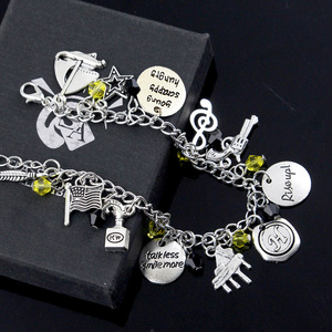 Bracelet et Jonc de poignet avec motifs musicals, d'armes, de symboles et de feuilles, inspirés du musical de Broadway « Rise Up » de Ha Milton Hamilton, inspiré de la musique. - Product Image 4