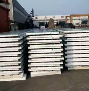 Matériaux de toiture ondulés haute résistance imperméables pour la construction de hangars industriels, panneaux sandwich EPS - Product Image 1