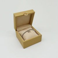 Boîtes à bijoux carrées en cuir de diatomée de haute qualité 2026 pour bagues, bracelets, pendentifs, avec logo personnalisé et emballage trèfle porte-bonheur
