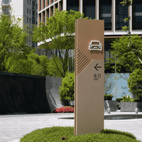 Panneau de signalisation directionnel blanc mince et moderne pour l'extérieur, marqueur de balisage pour allées de condos et propriétés résidentielles