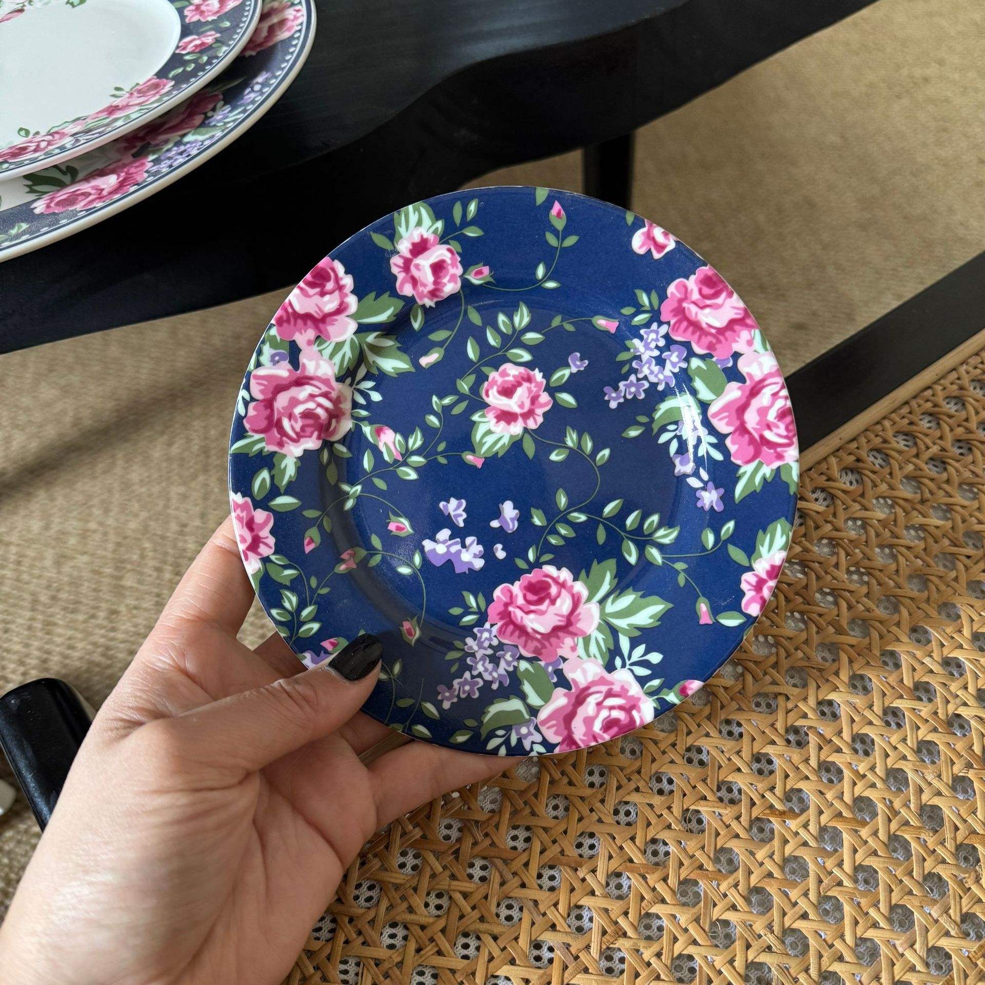 A 6-inch plate of flowers from southern Xizang