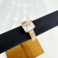 Bagues de fiançailles classiques en or jaune 18 carats avec diamant de laboratoire taille émeraude, simples et élégantes, pour femmes, avec bande de bague en diamant de laboratoire.