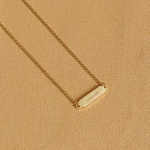 Collana minimalista collana con barra orizzontale incisa personalizzata Mini collana con barra d'oro gioielli personalizzati da donna
