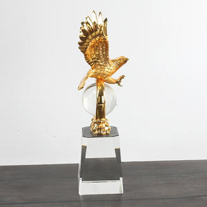 Fábrica de metal pequeño trofeo águila trofeo de metal de cristal los escudos y el trofeo - Product Image 3