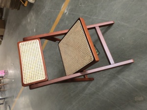 Silla Plegable de Madera de Nogal y Ratán para Eventos Festivos y Bodas - Product Image 3