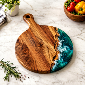 Planche à découper artisanale en bois et résine, planche de cuisine de luxe, planche à découper durable pour la préparation des aliments, planche de service, design décoratif - Product Image 1