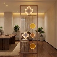Paravent de séparation de pièce translucide en acier inoxydable et or rose avec éclairage LED, écran lumineux moderne en acrylique motif trèfle, cloison d'entrée en métal sur mesure