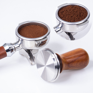 Prensador de Café Dinamométrico Manual con Mango de Palisandro, Resorte de Acero Inoxidable 304, Base Plana Ondulada, Marca Personalizada - Product Image 5
