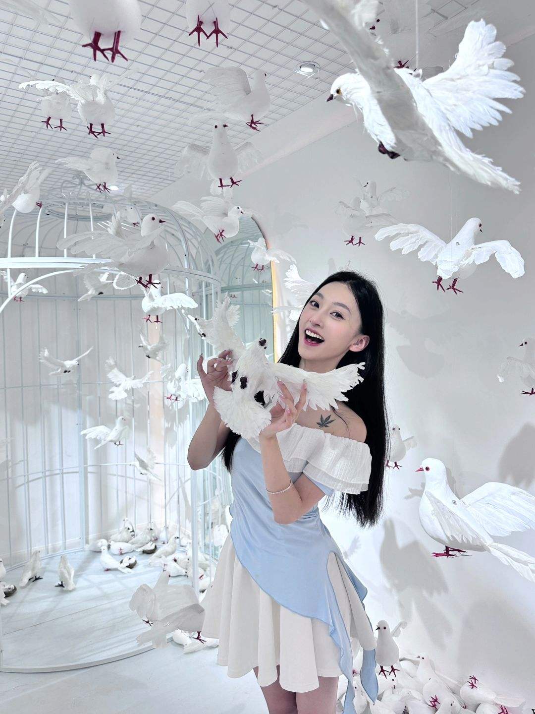 Flying pigeon - coffee beak, feet length 37cm, height 18cm