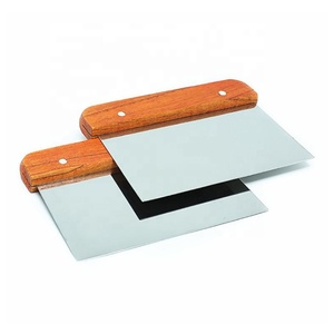 Tagliapasta multiuso in acciaio inossidabile per raschietto per torta con manico in legno - Product Image 5