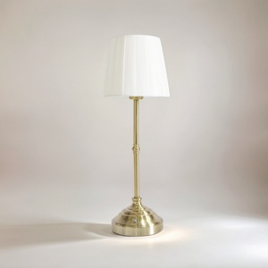 Lampe de table de mariage, équipée d'une ampoule E14, capacité de batterie personnalisable de 5200 mAh, adaptée à divers contextes décoratifs. - Product Image 2
