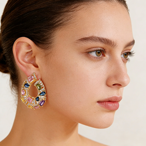 Pendientes de Aro en Forma de U Bella Viva Luxury, Latón Chapado en Oro de 18K con Circonita Cúbica <span class=keywords><strong>Multicolor</strong></span>, Regalo Ideal para Mujer - Product Image 2