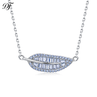 Collier en argent S925 avec pendentif feuille élégant, style forêt, entièrement pavé de baguettes coniques, 0,29 CTW, chaîne simple
