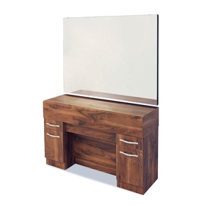 Set di attrezzature per barbiere sedia da barbiere vintage antica in vendita a buon mercato - Product Image 2