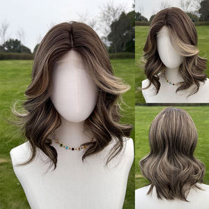 Nouveau Futura Brun Court Bouclés Dentelle <span class=keywords><strong>Perruque</strong></span> Souple Naturel Petite Dentelle Frange Coiffe <span class=keywords><strong>pour</strong></span> Dames Modèle SM1680 - Product Image 1