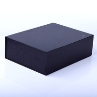 Vente en gros Emballage en papier rigide noir de luxe Boîte cadeau en carton pliable avec fermeture magnétique Chaussures en forme de sous-vêtement