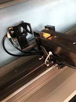 Vente en gros usine – Découpeuse laser CO2 1300*900 à mise au point automatique, machine laser publicitaire avec contrôle Ruida, graveur laser non-métallique