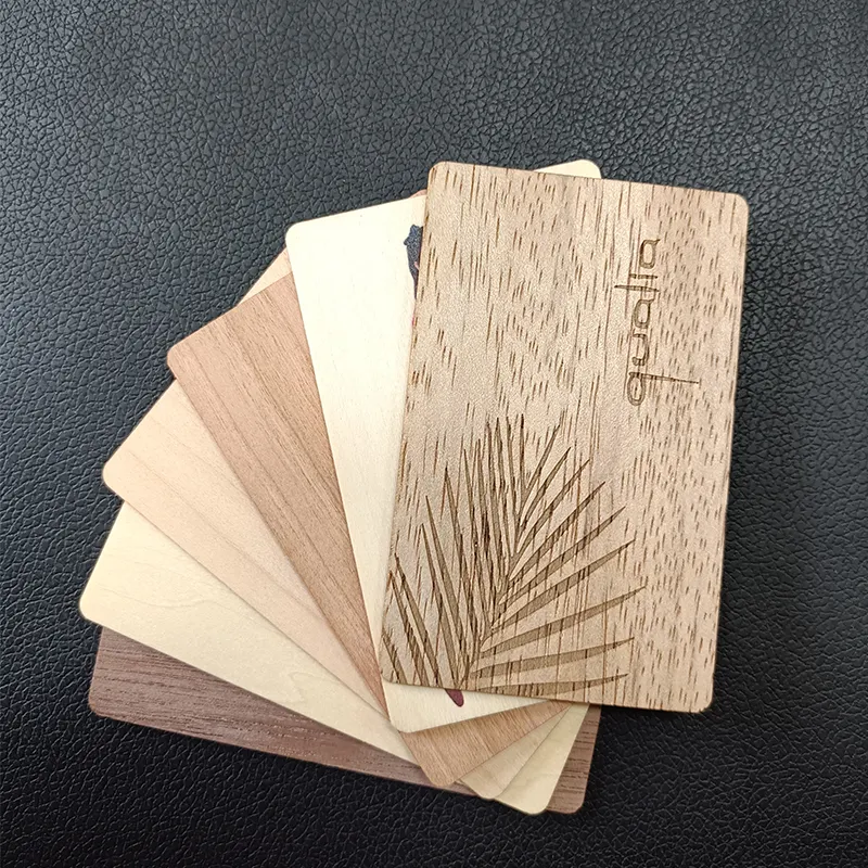 بطاقات سوداء فارغة النقش بالليزر 13.56 ميجا هرتز من خشب الخيزران Rfid Nfc خشبية من خشب الأعمال التجارية من الخشب من الخشب من أعمال النجارة في الأعمال التجارية