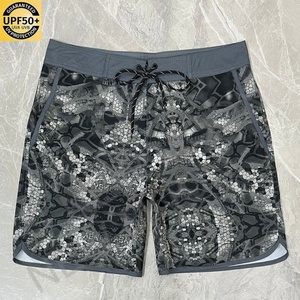 Shorts de plage pour hommes, imprimés par sublimation, personnalisés, de haute qualité, prix de gros, protection solaire, shorts de bain pour hommes - Product Image 4