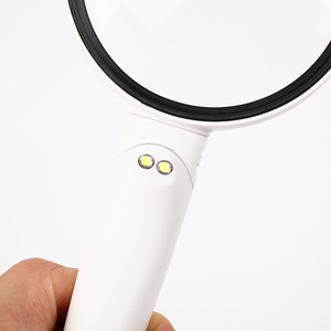 3.5X 5X y 11X Lupa de mano con lentes desmontables Lupa iluminada para personas mayores con degeneración <span class=keywords><strong>macular</strong></span> - Product Image 3