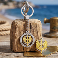 Pins personnalisés sur mesure en alliage métallique avec logo 3D en relief, motifs aile, épée, ancre, plaqué or et argent, badge découpé creux et porte-clés