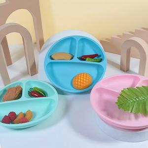 Assiette à dîner en silicone colorée pour enfants ODM/OEM avec ventouse, compartiments pour aliments complémentaires, design mignon, sans BPA, qualité alimentaire - Product Image 6